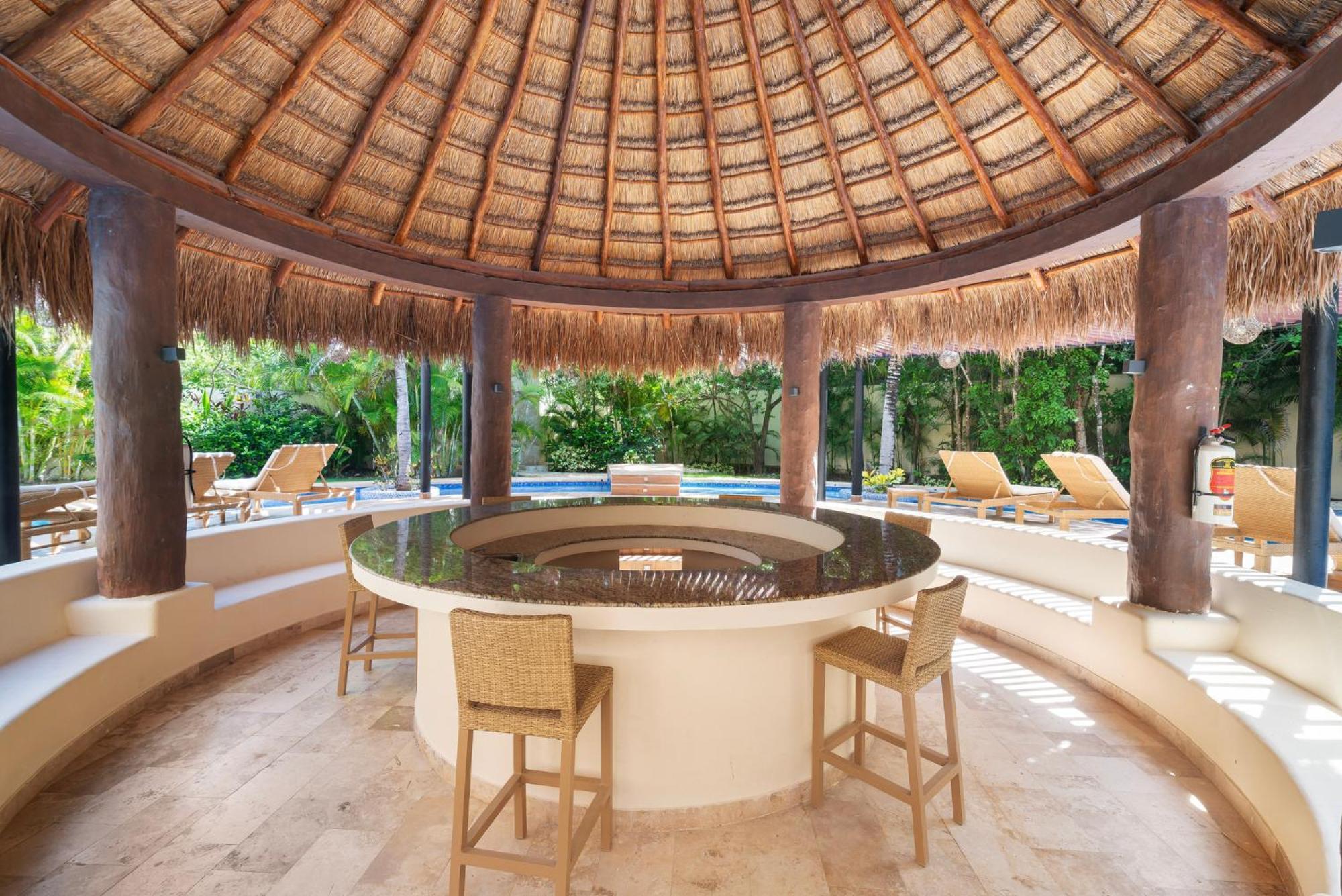 Luxurious Penthouse With Jungle View & Private Pool Apartment *